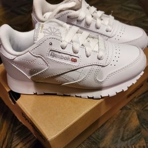 Youth sz 11 Reebok Classic Leather tennis shoes